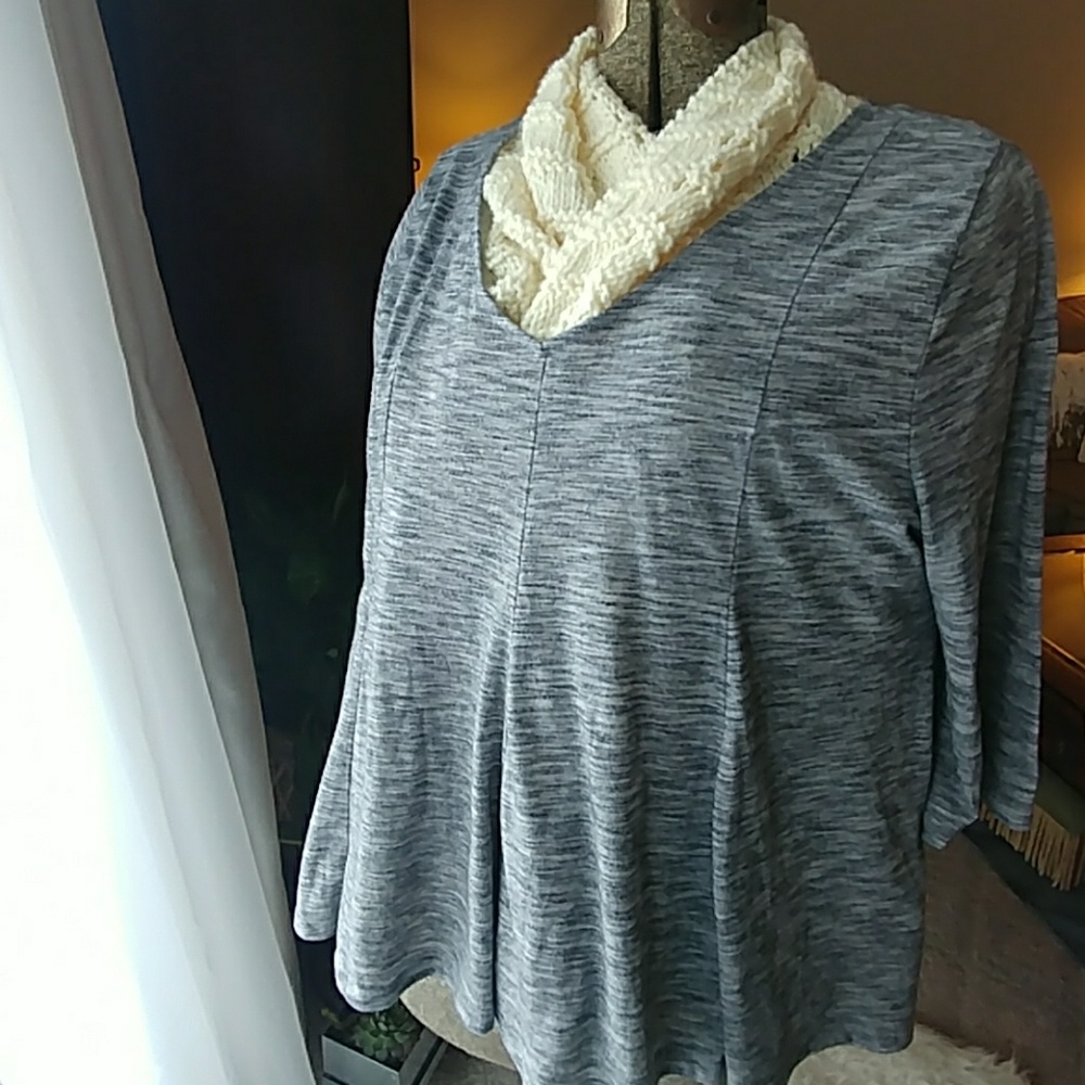 Plus sized, verigated grey swing top